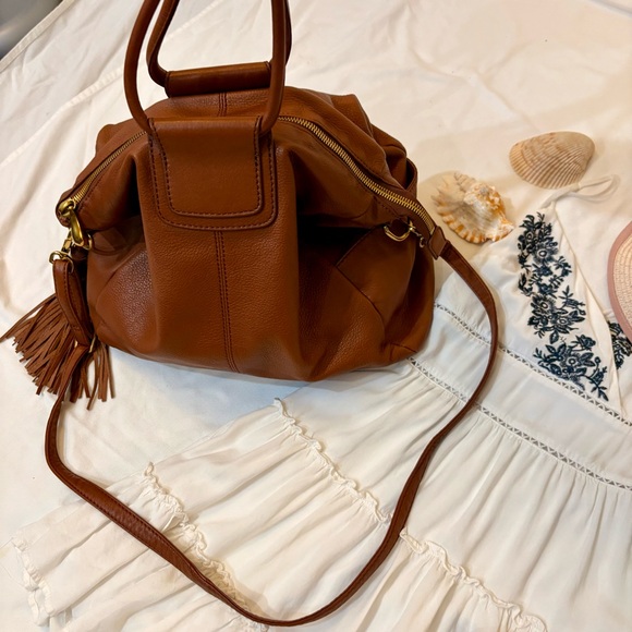 Hobo Brand Large Leather Tote w/ Floral Lining - Picture 2 of 8